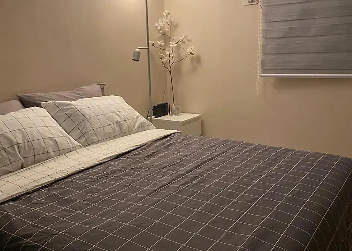 Apartment Flat At 101 Newport Boulevard *