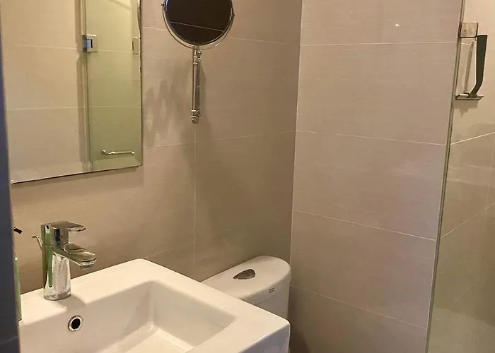 Flat At 101 Newport Boulevard