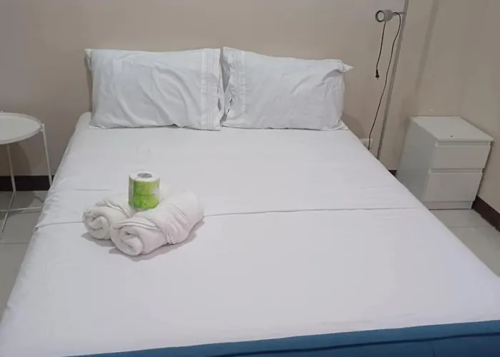 Apartment Flat At 101 Newport Boulevard Manila