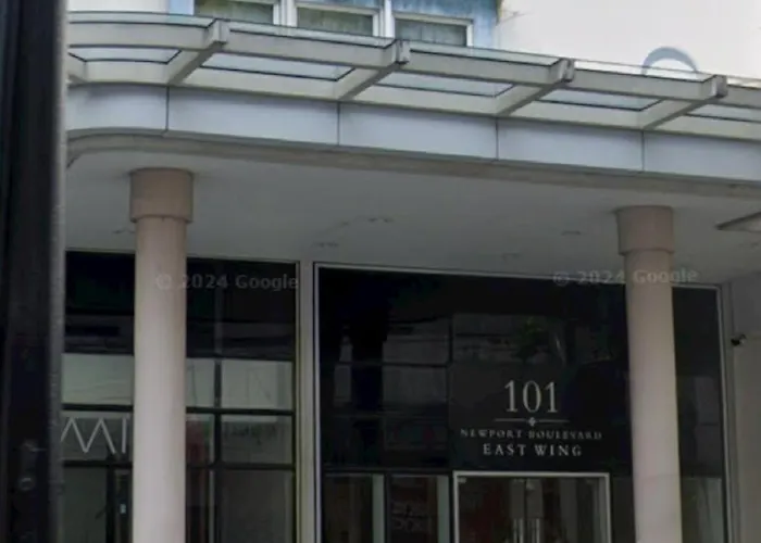 Flat At 101 Newport Boulevard Apartment *