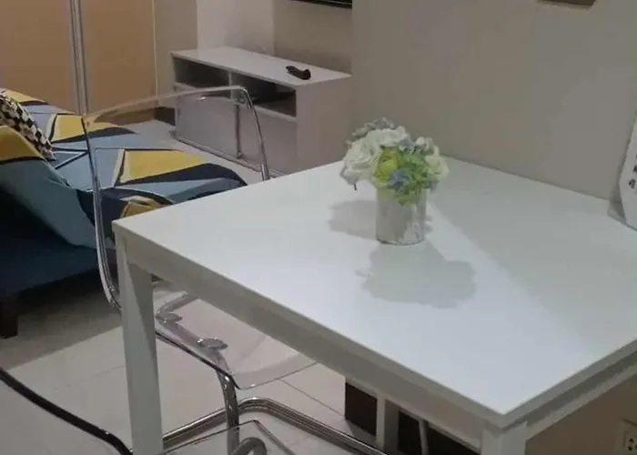 Flat At 101 Newport Boulevard *